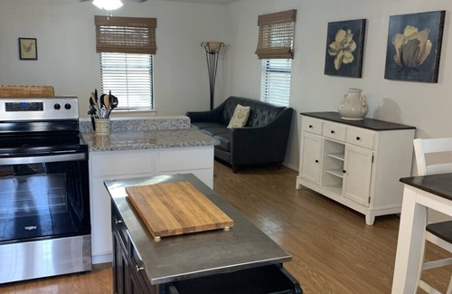 Gordonville Apartment | Cozy 2-bedroom apartment on Lake Texoma with AC, WiFi