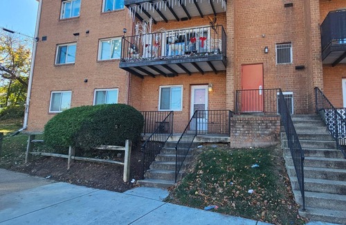 Nauck Apartment | Cozy 2-bedroom Apartment in Arlington Gem, minutes from DC