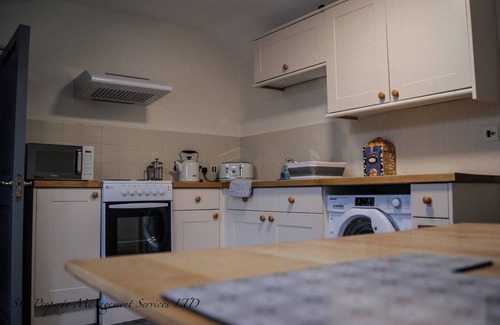 Boston Apartment | Cozy 2 Bedroom Apartment With Free On-site Parking