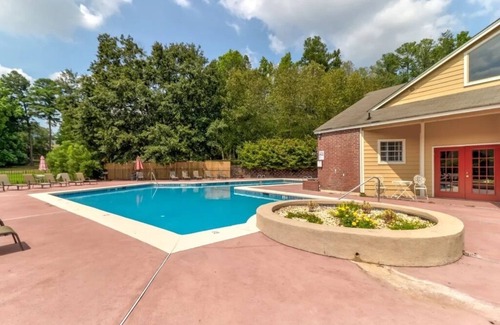 Augusta Apartment | Cozy 2-bedroom apartment in amazing Augusta w/WiFi, AC, Pool, Fitness, Dog Park