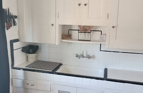 Grosse Pointe Apartment | Cozy 2-bedroom apartment minutes from Downtown Detroit