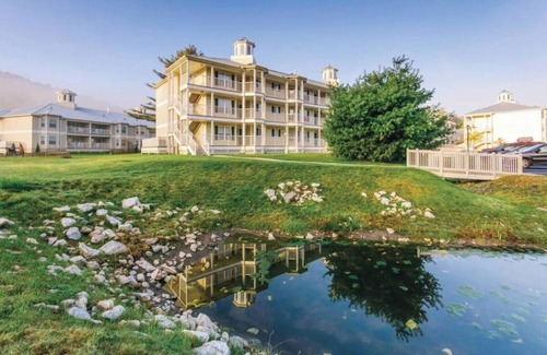 South Lee Apartment | Cozy 2-bedroom apartment with WiFi, AC in welcoming Lee