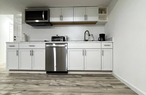 Great Falls House | Cozy 2-bedroom Basement in Wonderful Great Falls with WiFi