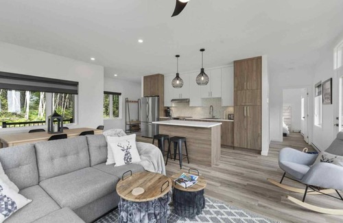 Baie-St-Paul Ski Chalet | Cozy 2-bedroom chalet in enchanting Baie-Saint-Paul with WiFi, AC