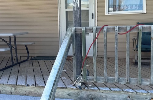 Howard Cabin | Cozy 2-bedroom cabin with Small Town Charm and Convenience