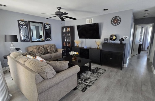 Lake Forest Condo | Cozy 2-bedroom condo with WiFi, AC in lovely Lake Forest