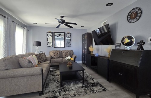 Lake Forest Condo | Cozy 2-bedroom condo with WiFi, AC in lovely Lake Forest