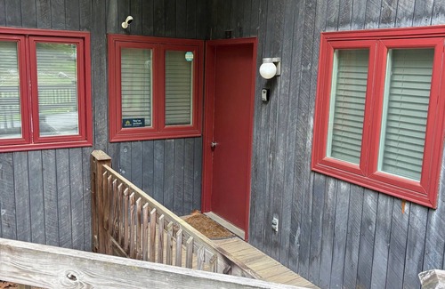 Campton Condo | Cozy 2-bedroom condo in Campton, NH with AC, WiFi