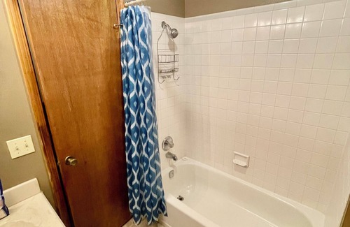 Shawnee Condo | Cozy 2-bedroom condo overlooking pool area in lovely Shawnee