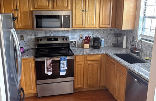 Northwest Columbus Condo | Cozy 2-bedroom condo with WiFi, AC in enjoyable Columbus