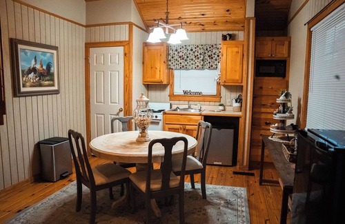 Hattieville Cottage | Cozy 2-bedroom cottage with loft, AC, and WiFi on peaceful 295-acre property