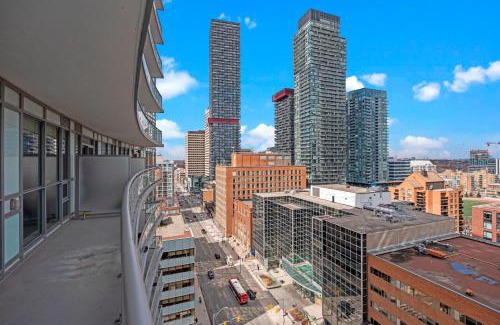 Yonge-Eglinton Apartment | Cozy 2 Bedroom Dunfield Ave Apartment