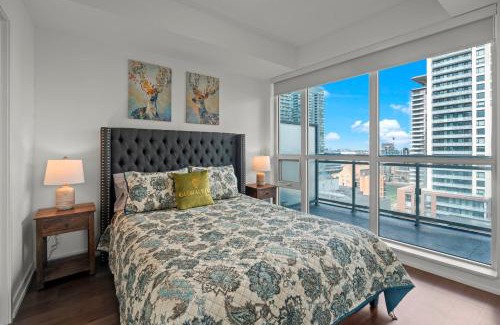Yonge-Eglinton Apartment | Cozy 2 Bedroom Dunfield Ave Apartment