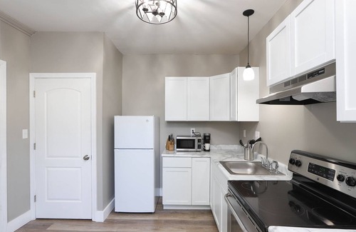 Dayton House | Cozy 2 Bedroom duplex in Downtown Dayton