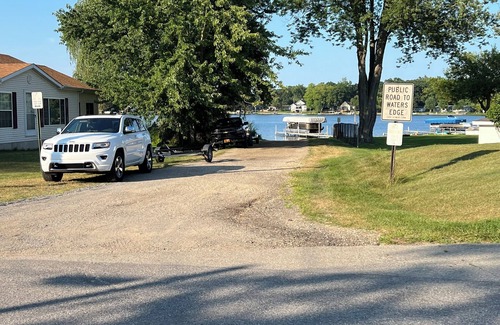 Edwardsburg House | Cozy 2 bedroom home with Public Lake access around the corner.