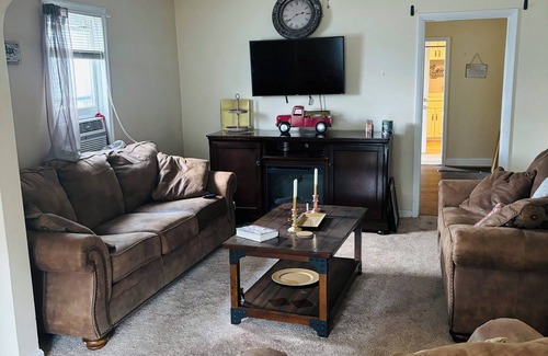 Cheyenne House | Cozy 2-bedroom house in Cheyenne with AC. Three minutes from Frontier Park.