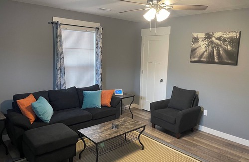 Jefferson City House | Cozy 2 - bedroom Little Blue House On The Hill in enjoyable Jefferson City