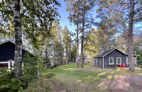 Iron County Cabin | Cozy 2 Bedroom Lakefront Cabin Turtle Point Outpost|Painted Turtle
