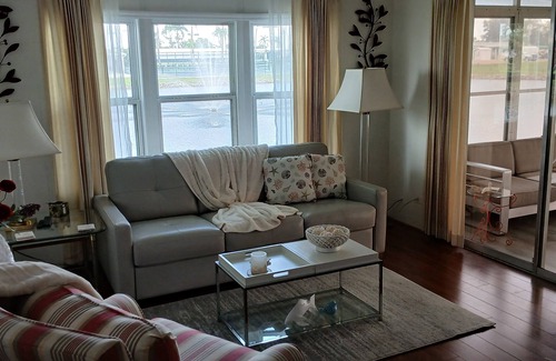 Jamaica Bay House | Cozy 2-bedroom manufactured home for Snowbirds in charming South Fort Myers.