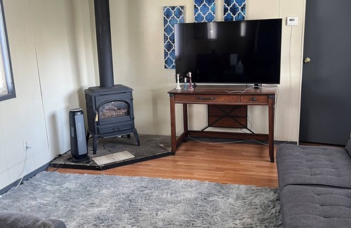 Salmon House | Cozy 2-bedroom mobile home in enchanting Salmon with WiFi, AC
