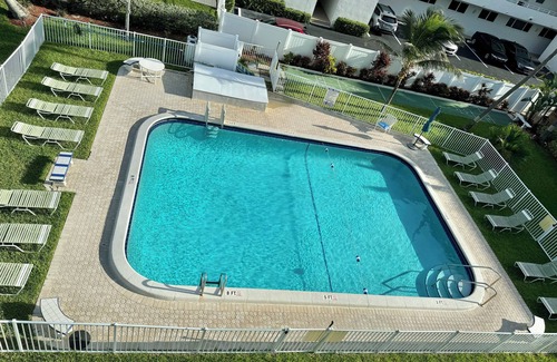 Bel Air Apartment | Cozy 2-bedroom Oceanview Penthouse apartment with AC, WiFi