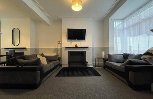 Hull House | Cozy 2 bedroom property with all amenities