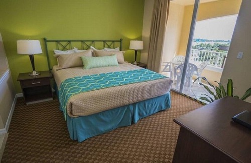 Weston Resort | Cozy 2-bedroom resort with WiFi, AC, fitness room in peaceful Weston