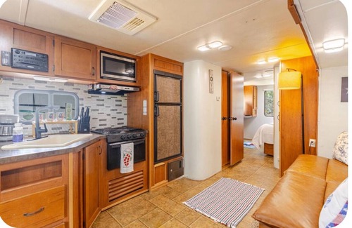 Hudson Bend House | Cozy 2-bedroom RV in fantastic Austin with fitness room, AC