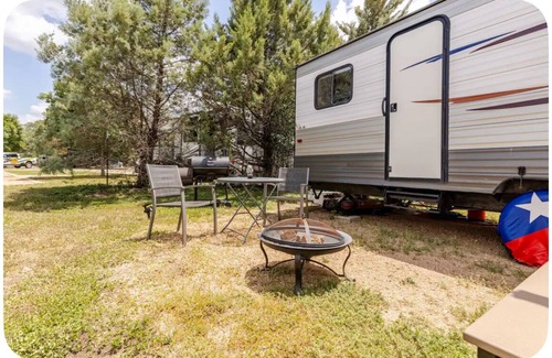 Hudson Bend House | Cozy 2-bedroom RV in fantastic Austin with fitness room, AC