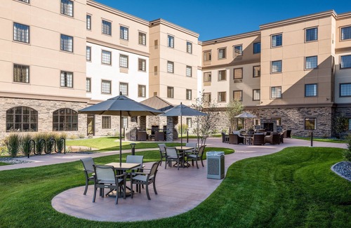 Altoona Condo | Cozy 2 Bedroom Suite | Free Breakfast, Free Wi-Fi, Indoor Pool and Hot Tub