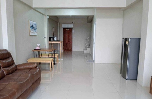 Nakhon Chai Si House | Cozy 2-bedroom building in tranquil Tambon Ngiu Rai with WiFi, AC