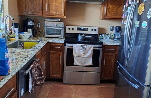Avondale House | Cozy 2-bedroom townhome with AC and WiFi in central Tucson