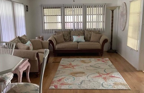 North Fort Myers House | Cozy 2-bedroom mobile home in N Fort Myers w/AC. Located in 55 and older park.