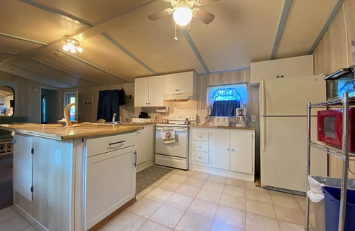 Ocean Isle Beach House | Cozy 2-bedroom home close to beaches & parks