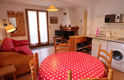 Beaufort Apartment | Cozy 2-BR Apartment with Fireplace, Terrace, and Ski Access in Arêches-Beaufort