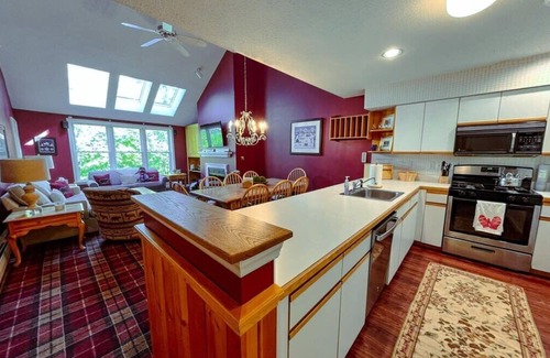 Ludlow Condo | Cozy 2 BR Ski-in/Ski-out Condo at Okemo
