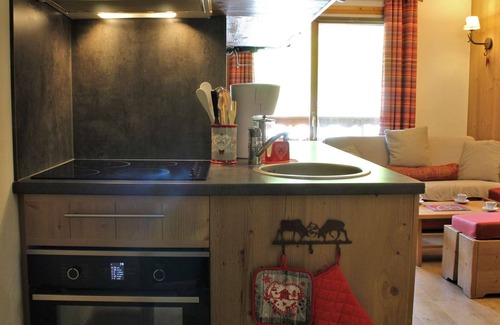 Risoul Apartment | Cozy 2-room Apartment for 5, Pool & Sauna, Near Slopes & Shops, Pet-Friendly, South-West Balcony