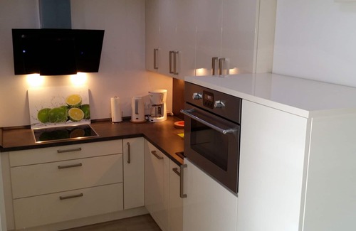 Fehmarn Apartment | Cozy 2 room apartment w. Balcony + sea view between marina and beach + WLAN
