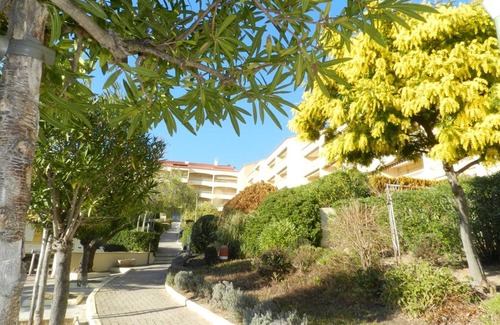 La Faviere Apartment | Cozy 2-Room Apartment with Garden Terrace, 250m from Beach, Private Garage – Sleeps 4!