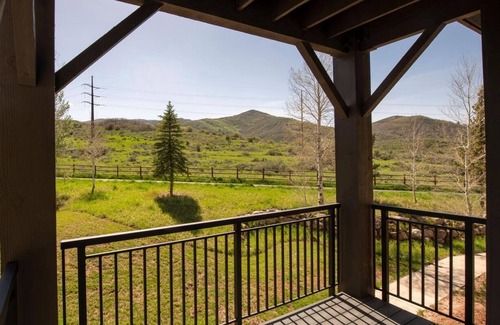 Kimball Junction Condo | Cozy 2BD/2BA Mountain View Condo, near skiing, Sleeps 4+