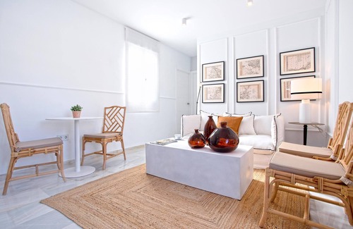 Distrito Centro Apartment | Cozy 2BD apartment near teatro romano. Plaza de las Tendillas