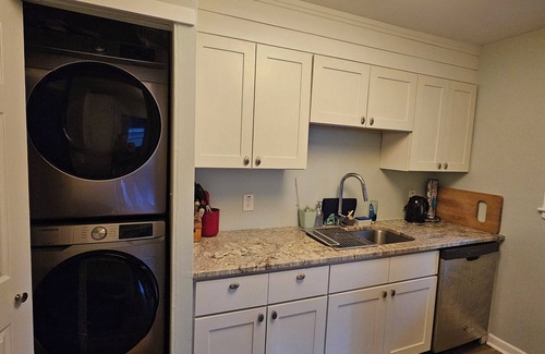 Durham House | Cozy 2bd house in Durham with fully fenced backyard and office, pet friendly!