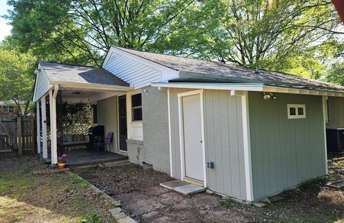 Durham House | Cozy 2bd house in Durham with fully fenced backyard and office, pet friendly!
