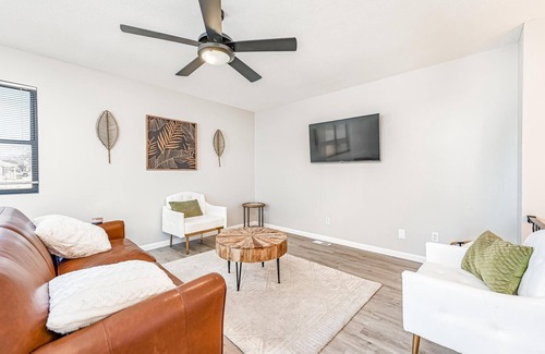 Wichita House | Cozy 2BD Near Hospital