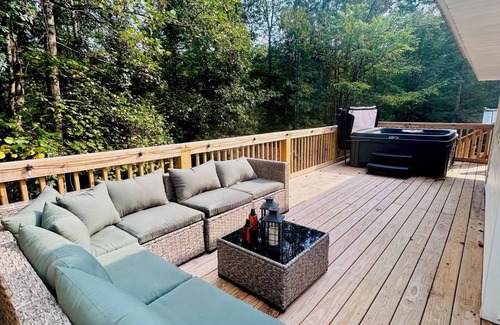Vincent Cottage | Cozy 2BR/2BA Cottage with Hot Tub, Fire Pit & Fenced Yard, Perfect Outdoor Space