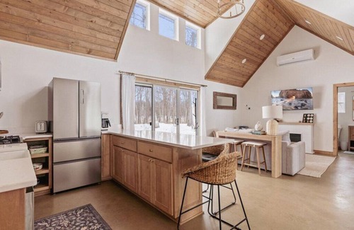 Ossipee Cabin | Cozy 2BR 2Bath Waterfront Cabin! Firepit, Porch, Games, Stunning Sunset