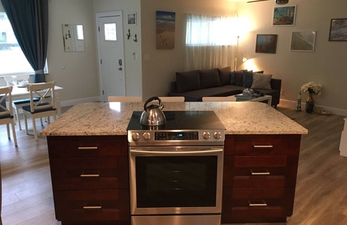 Walsingham House | Cozy 2BR/2BR, pool, jacuzzi, 10 minutes to beaches