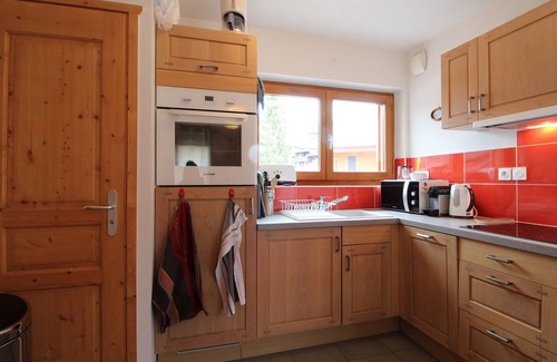 Les Carroz-d'Araches Apartment | Cozy 2BR Apartment: Garden, WiFi, Parking, Near Shops & Ski Slopes