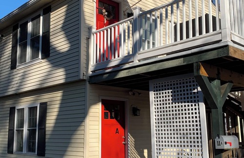 Northampton Apartment | Cozy 2BR apartment just 1 mile from downtown Northampton with AC!