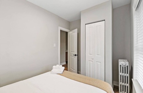 Chicago Apartment | Cozy 2BR Apt - Perfect for a Seamless Stay